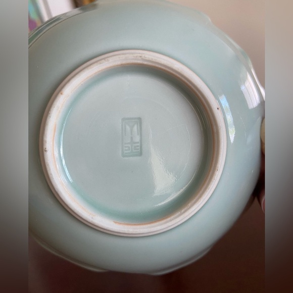 Celadon Glaze Green Leaf-Shaped Japanese Porcelain Sauce or Trinket Dish - Picture 4 of 8